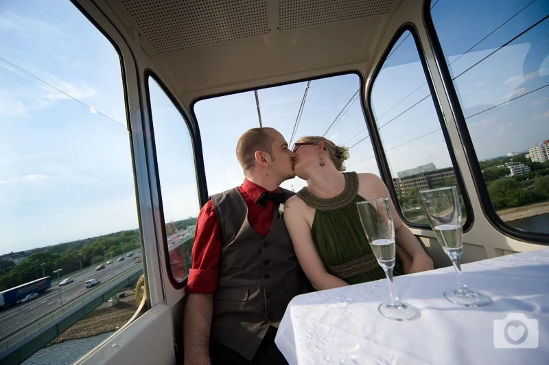 Hochzeit in der Seilbahn über Köln