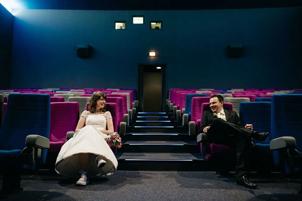 Moderne Hochzeitsfotos im Kino