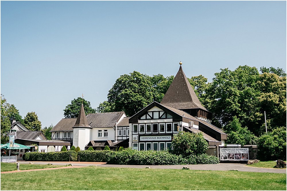 Hochzeitsfotos im Herrenhaus Buchholz - Aussenansicht
