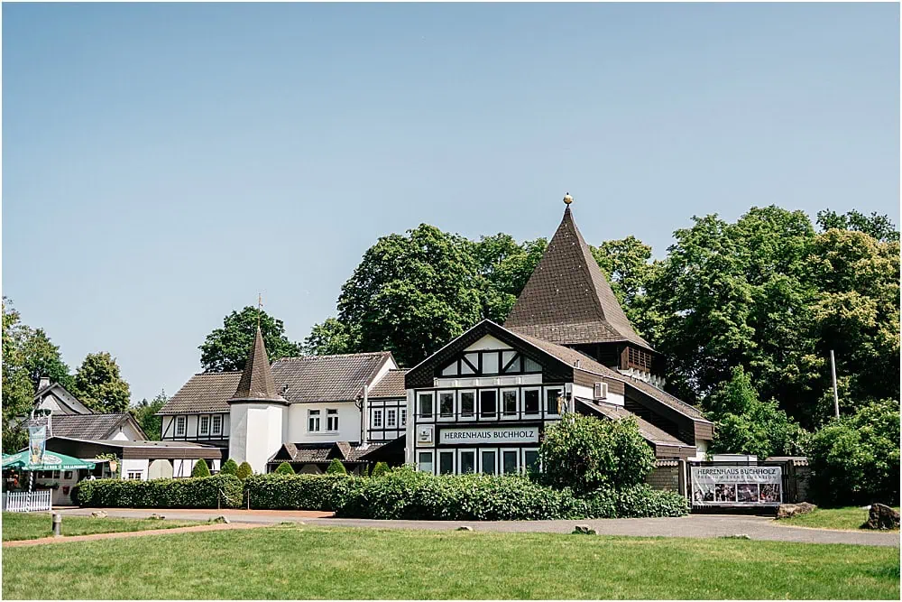Hochzeitsfotos im Herrenhaus Buchholz - Aussenansicht