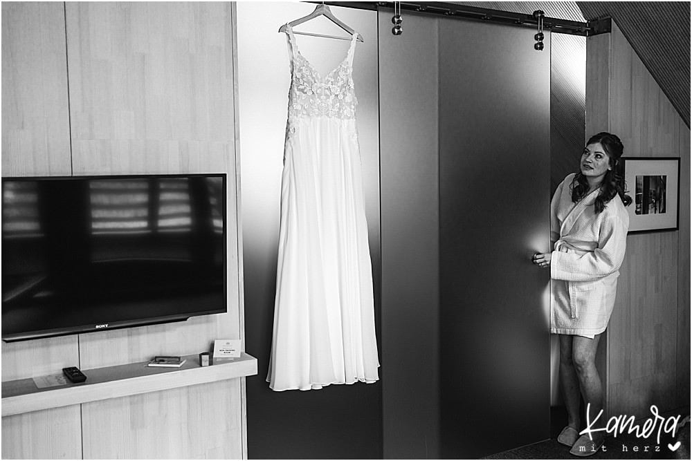 Vorfreude beim Getting ready am Hochzeitstag