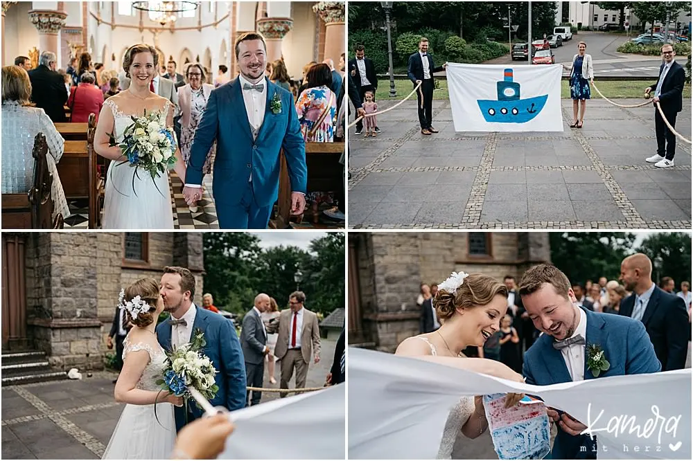 Hochzeit im Hotel zur Post 16 Auszug des Brautpaares an der Kirche